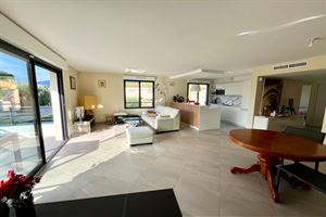 2 BEDROOM APARTMENT IN VENCE