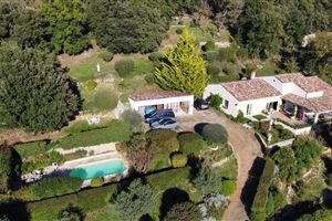 ONE-STOREY VILLA WITH SWIMMING POOL AND GOOD VIEW IN SEILLANS