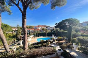 TOUR DE MARE, HOUSE WITH POOL AND GOOD VIEW IN FREJUS