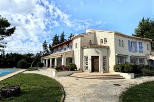 BIG HOUSE WITH POOL IN DRAGUIGNAN