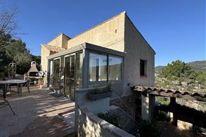 HOUSE WITH POOL AND GOOD VIEW IN FIGANIERES