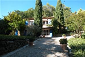 HOUSE WITH POOL IN MONTFERRAT