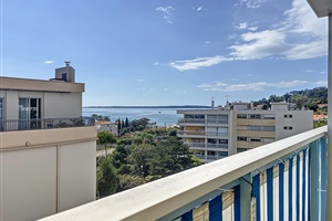 2 BEDROOM APARTMENT WITH SEAVIEW IN GOLFE JUAN