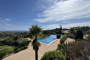 ONE BEDROOM APARTMENT WITH SEA VIEW IN LES ISSAMBRES