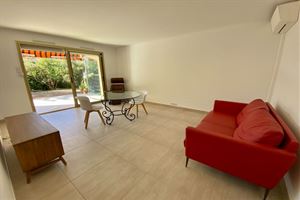 2 BEDROOM APARTMENT IN GARDEN LEVEL IN VENCE