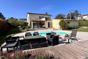 HOUSE WITH POOL IN VENCE