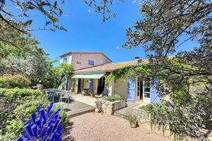 CHARMING RESIDENCE WITH POOL WALKING DISTANCE TO LORGUES