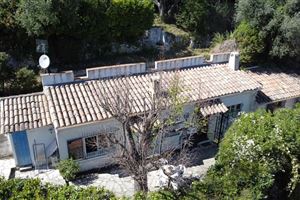 HOUSE WITH PLOT OF LAND, IN THE CENTER OF THE VILLAGE OF SEILLANS