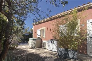 LITTLE HOUSE IN RESIDENCE WITH POOL IN FREJUS